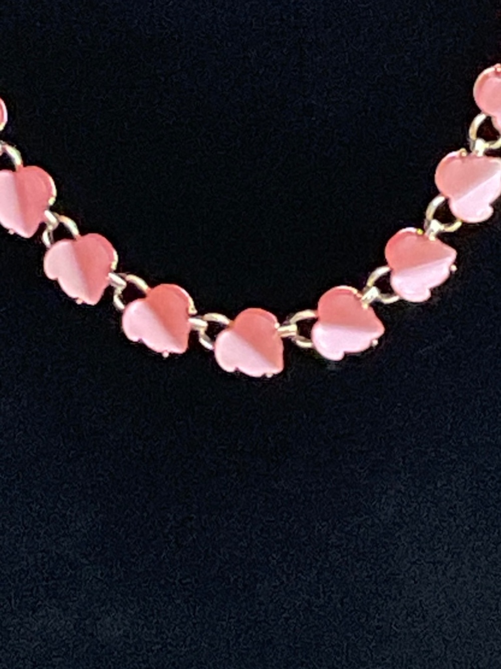 Rose Pink Moonglow Lucite /Thermoset Leaf Motif Choker Necklace 1950’s - Picture 3 of 6